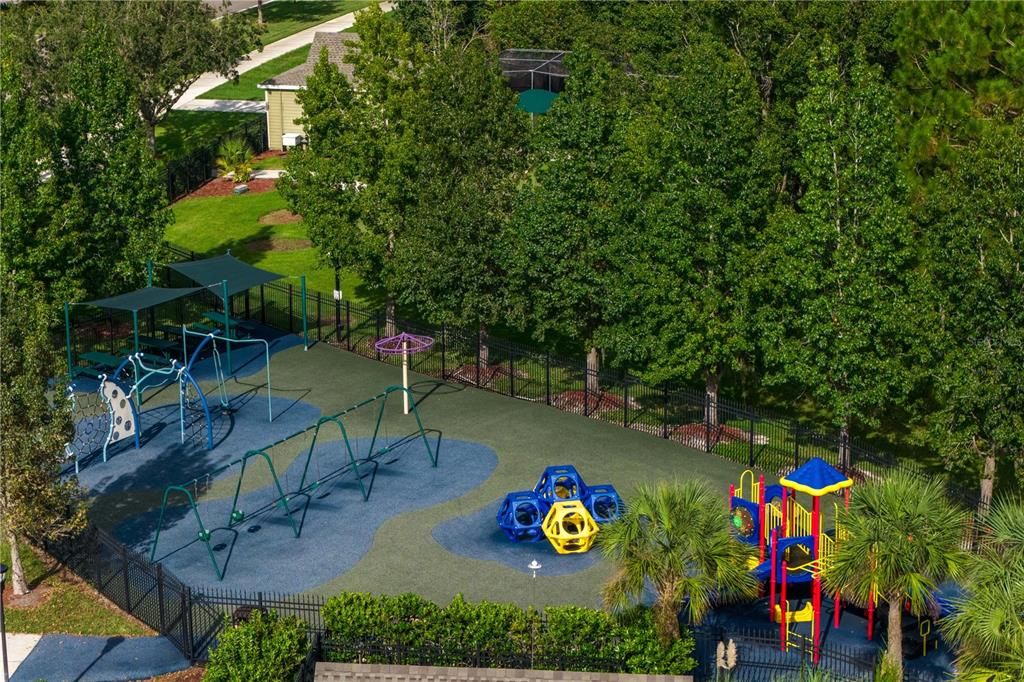 合同活跃: $610,000 (4 贝兹, 3 浴室, 2537 平方英尺)