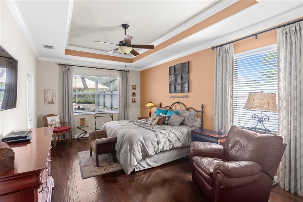 合同活跃: $610,000 (4 贝兹, 3 浴室, 2537 平方英尺)