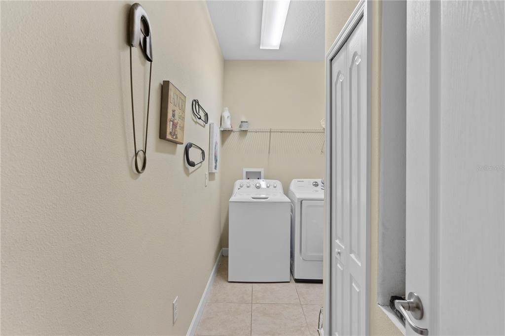 合同活跃: $610,000 (4 贝兹, 3 浴室, 2537 平方英尺)