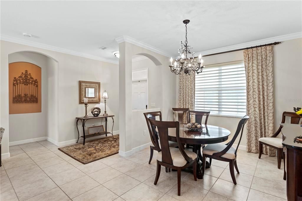 合同活跃: $610,000 (4 贝兹, 3 浴室, 2537 平方英尺)