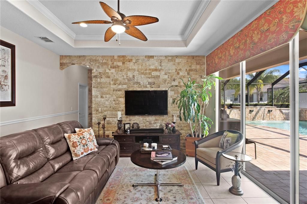 合同活跃: $610,000 (4 贝兹, 3 浴室, 2537 平方英尺)