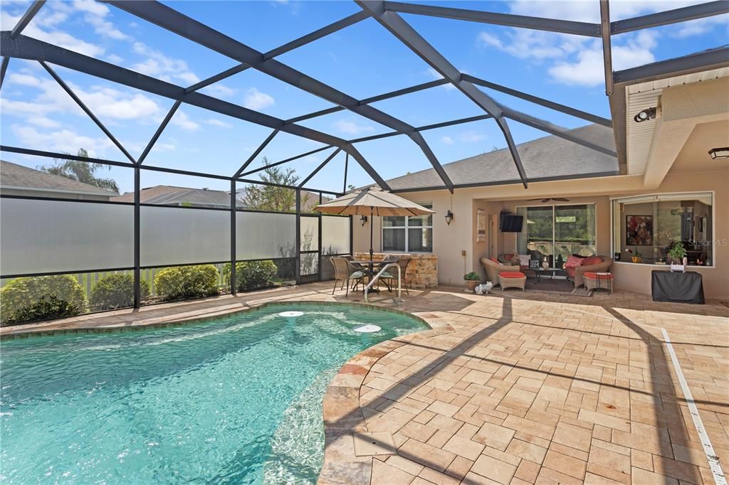 合同活跃: $610,000 (4 贝兹, 3 浴室, 2537 平方英尺)