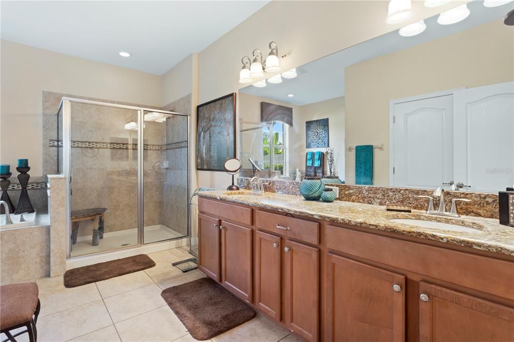 合同活跃: $610,000 (4 贝兹, 3 浴室, 2537 平方英尺)