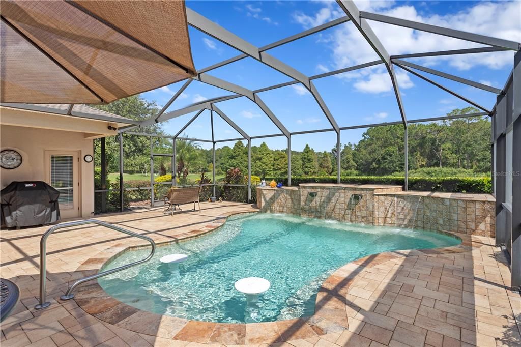 合同活跃: $610,000 (4 贝兹, 3 浴室, 2537 平方英尺)