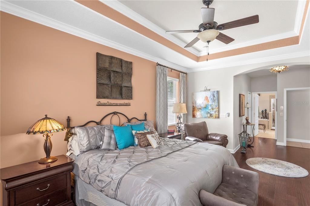 合同活跃: $610,000 (4 贝兹, 3 浴室, 2537 平方英尺)