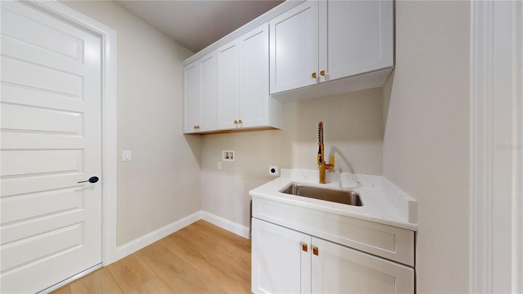 En Venta: $625,000 (4 camas, 3 baños, 2431 Pies cuadrados)