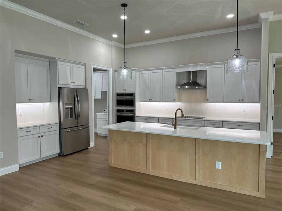 En Venta: $625,000 (4 camas, 3 baños, 2431 Pies cuadrados)