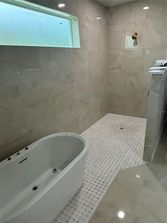 En Venta: $625,000 (4 camas, 3 baños, 2431 Pies cuadrados)