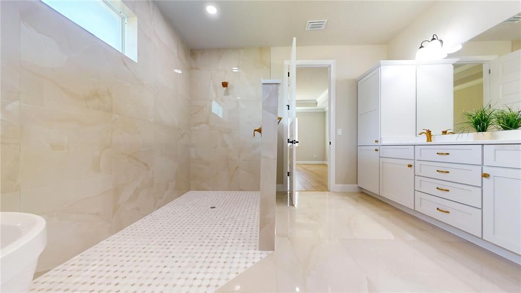 En Venta: $625,000 (4 camas, 3 baños, 2431 Pies cuadrados)