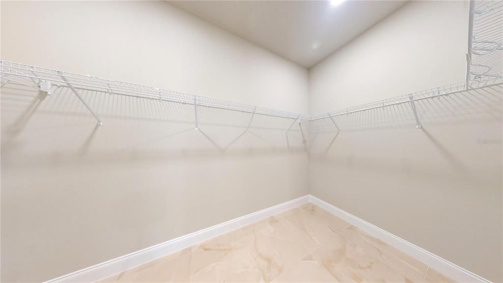 En Venta: $625,000 (4 camas, 3 baños, 2431 Pies cuadrados)