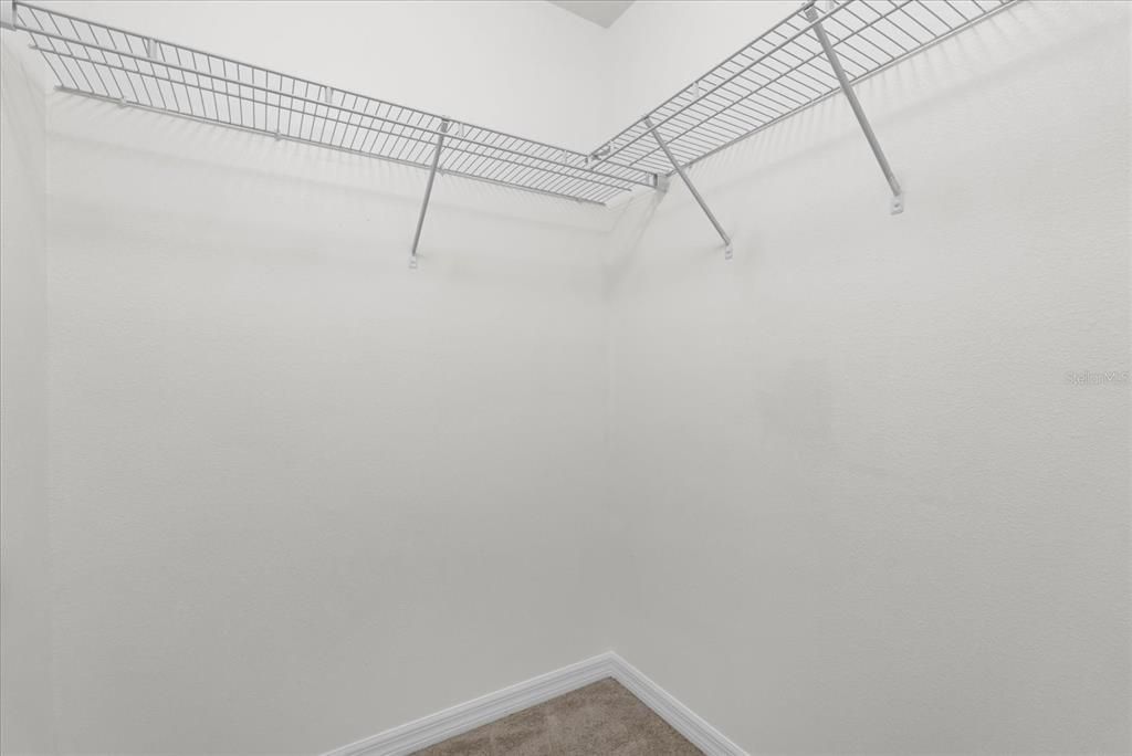 Под контрактом: $443,900 (3 спален, 2 ванн, 1696 Квадратных фут)