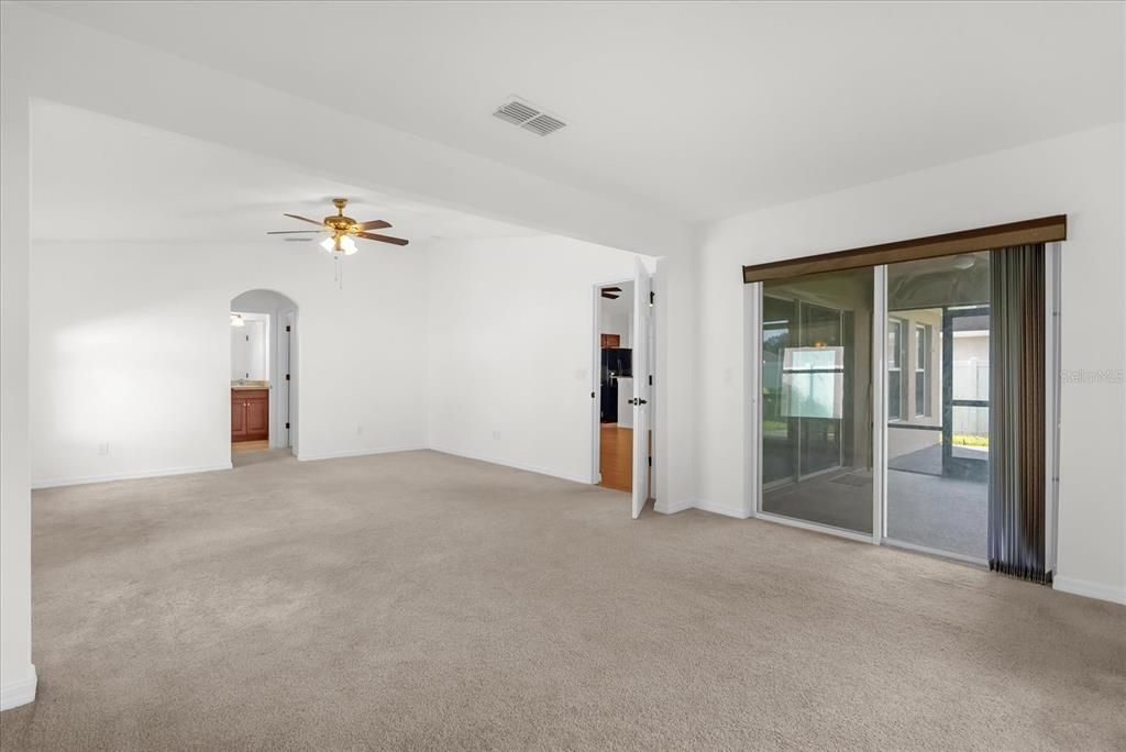 Под контрактом: $443,900 (3 спален, 2 ванн, 1696 Квадратных фут)