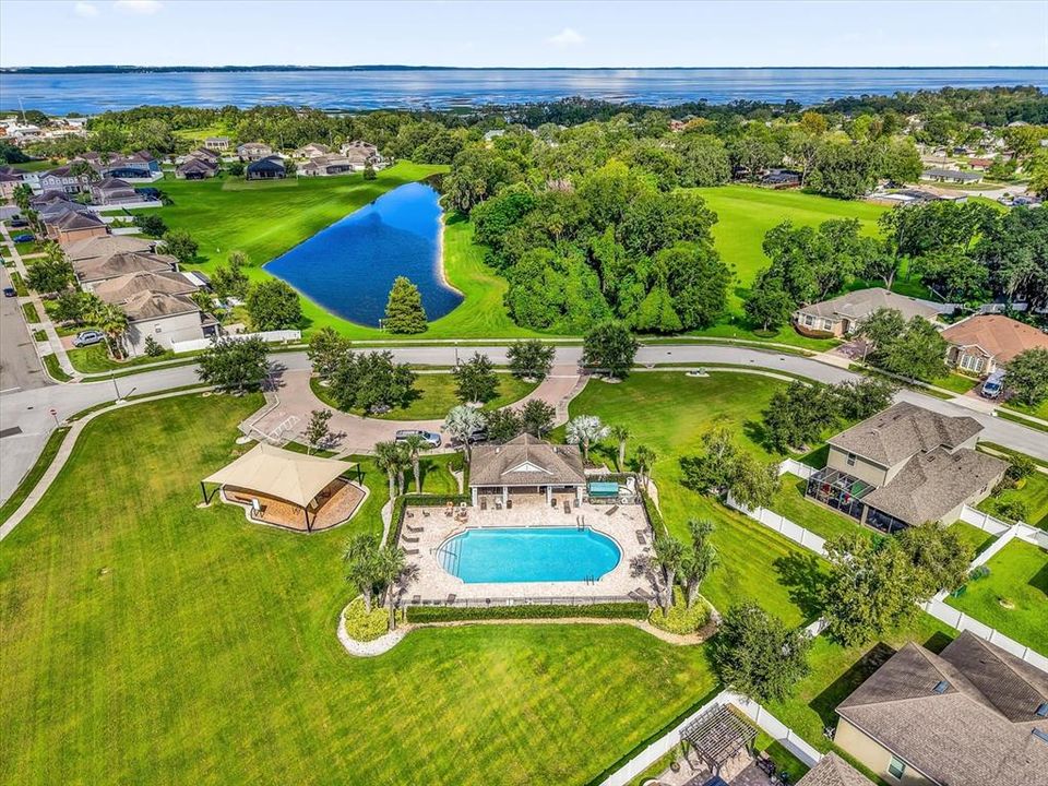 Под контрактом: $443,900 (3 спален, 2 ванн, 1696 Квадратных фут)