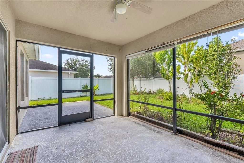 Под контрактом: $443,900 (3 спален, 2 ванн, 1696 Квадратных фут)