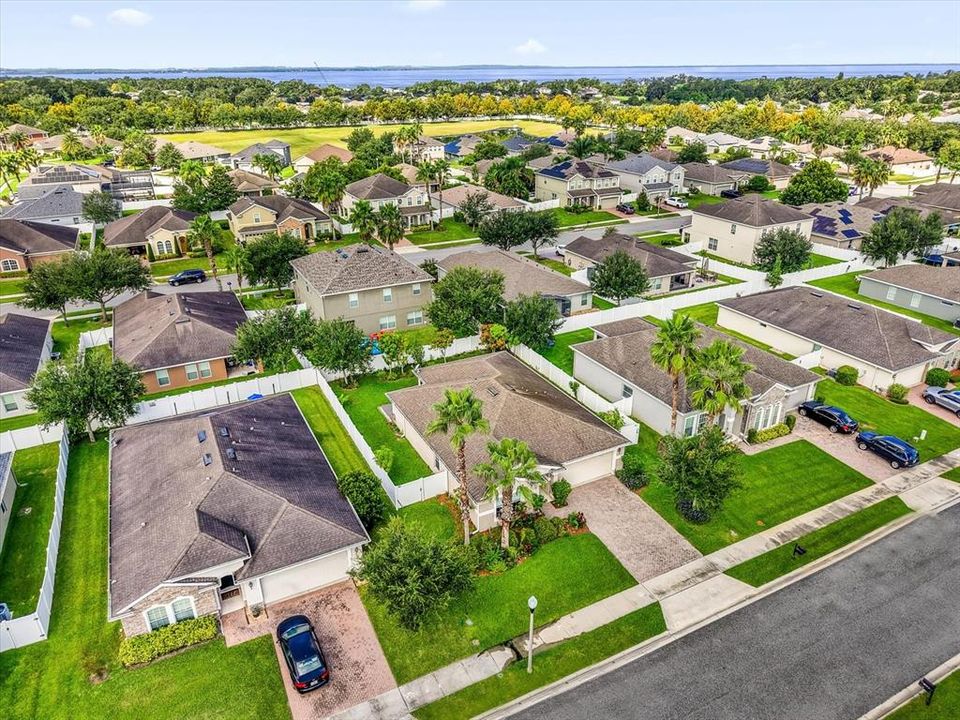 Под контрактом: $443,900 (3 спален, 2 ванн, 1696 Квадратных фут)