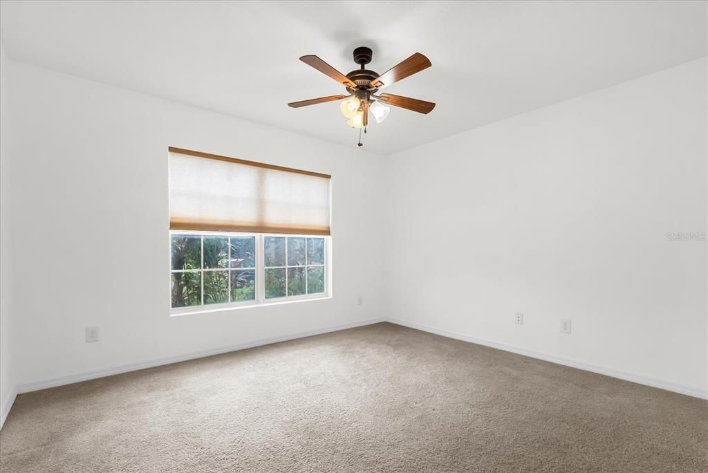 Под контрактом: $443,900 (3 спален, 2 ванн, 1696 Квадратных фут)