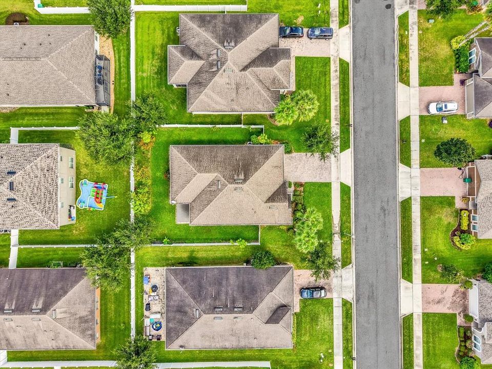 Под контрактом: $443,900 (3 спален, 2 ванн, 1696 Квадратных фут)