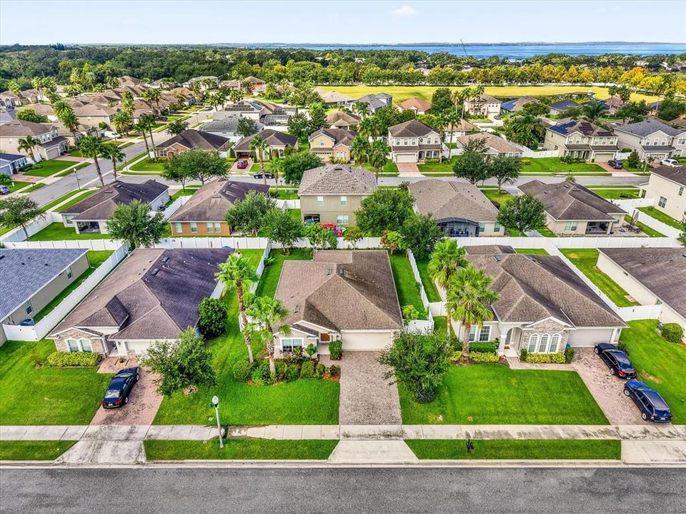 Под контрактом: $443,900 (3 спален, 2 ванн, 1696 Квадратных фут)