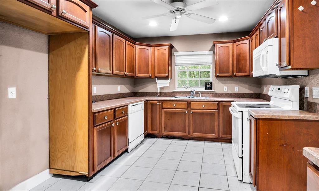 待售: $399,999 (3 贝兹, 2 浴室, 2020 平方英尺)