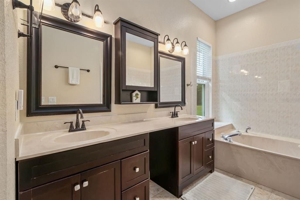 На продажу: $1,200,000 (4 спален, 4 ванн, 3484 Квадратных фут)