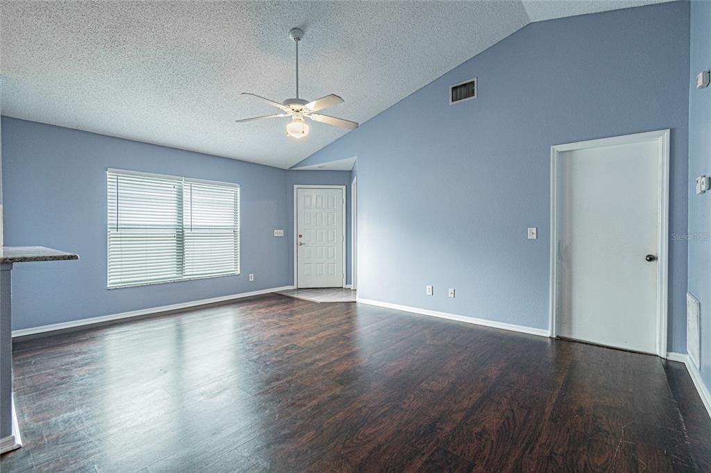 En Renta: $2,500 (4 camas, 2 baños, 1381 Pies cuadrados)