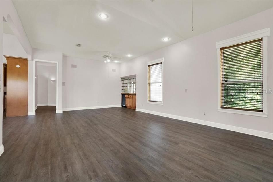 Под контрактом: $3,600 (4 спален, 4 ванн, 2953 Квадратных фут)