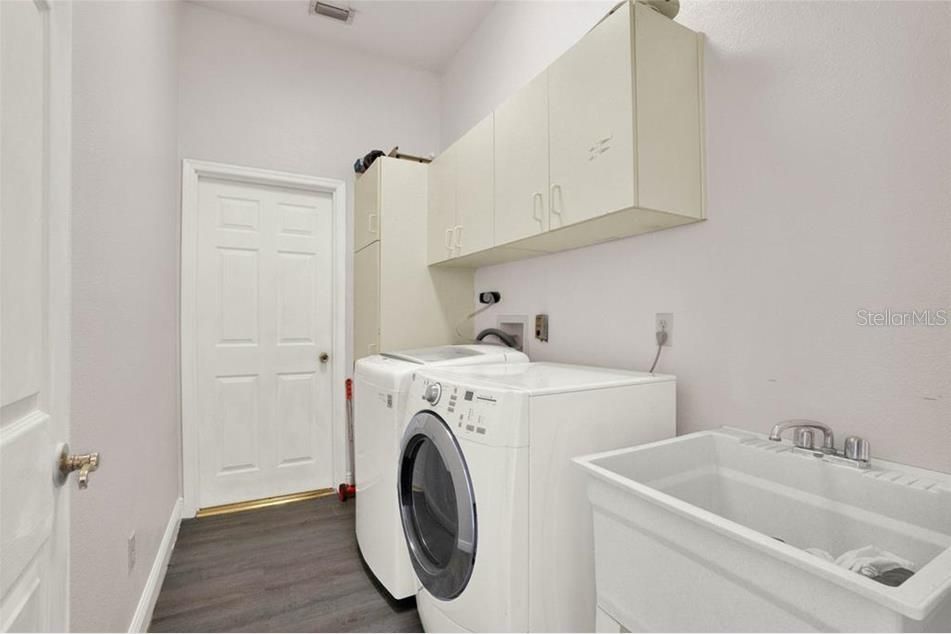 Под контрактом: $3,600 (4 спален, 4 ванн, 2953 Квадратных фут)