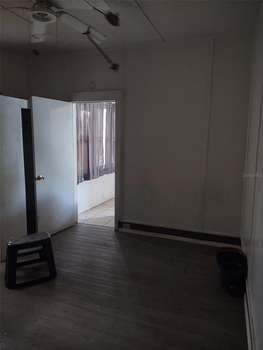 На продажу: $175,000 (4 спален, 2 ванн, 1297 Квадратных фут)