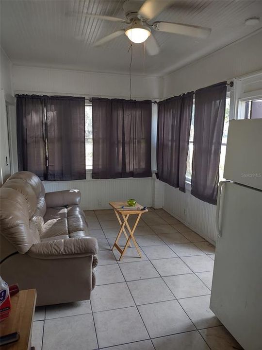 На продажу: $175,000 (4 спален, 2 ванн, 1297 Квадратных фут)