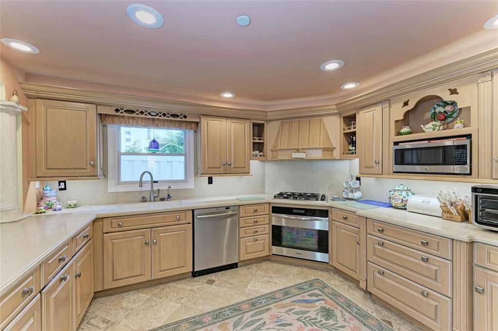 For Sale: $10,900,000 (8 beds, 8 baths, 5886 Square Feet)