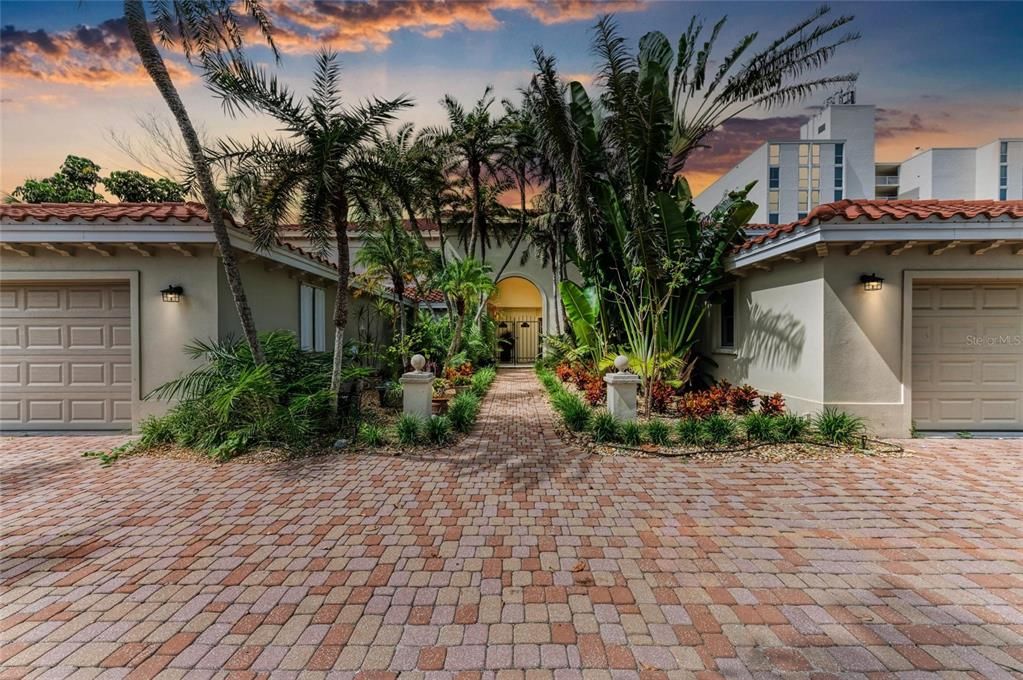 For Sale: $10,900,000 (8 beds, 8 baths, 5886 Square Feet)