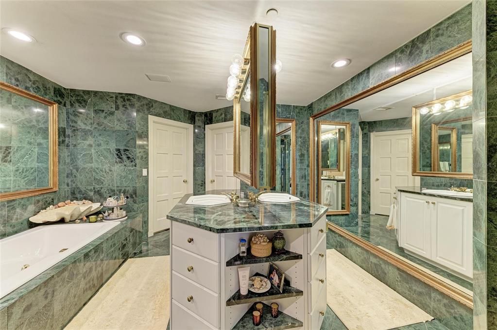 For Sale: $10,900,000 (8 beds, 8 baths, 5886 Square Feet)