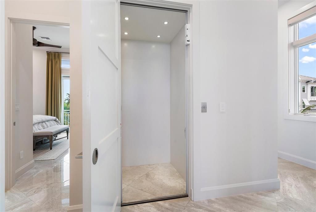 For Sale: $4,650,000 (5 beds, 5 baths, 4436 Square Feet)