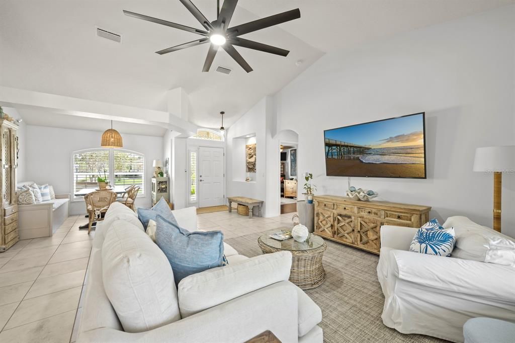 Под контрактом: $435,000 (3 спален, 2 ванн, 1586 Квадратных фут)