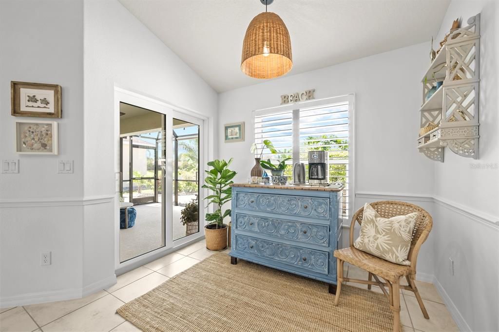 Под контрактом: $435,000 (3 спален, 2 ванн, 1586 Квадратных фут)