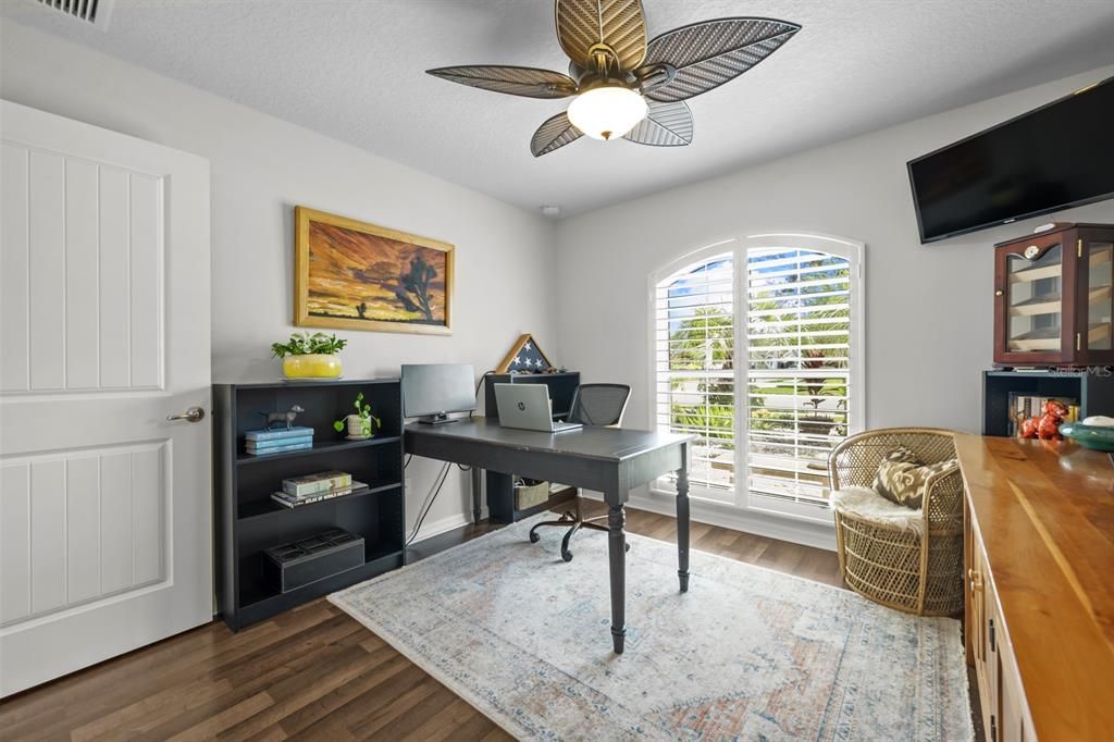 Под контрактом: $435,000 (3 спален, 2 ванн, 1586 Квадратных фут)