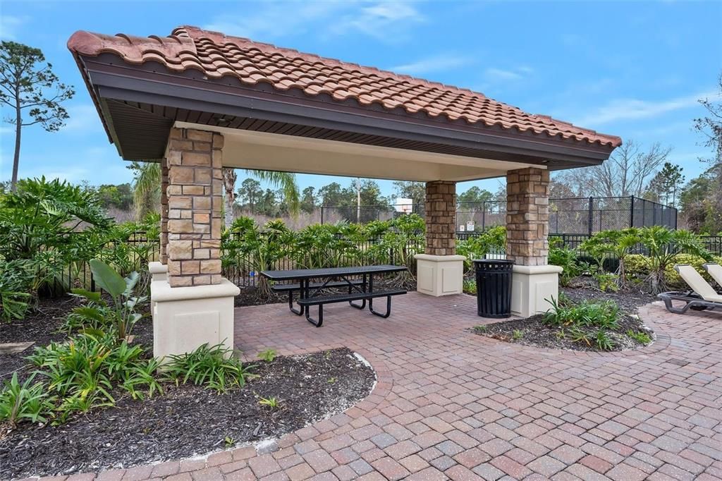 Под контрактом: $435,000 (3 спален, 2 ванн, 1586 Квадратных фут)