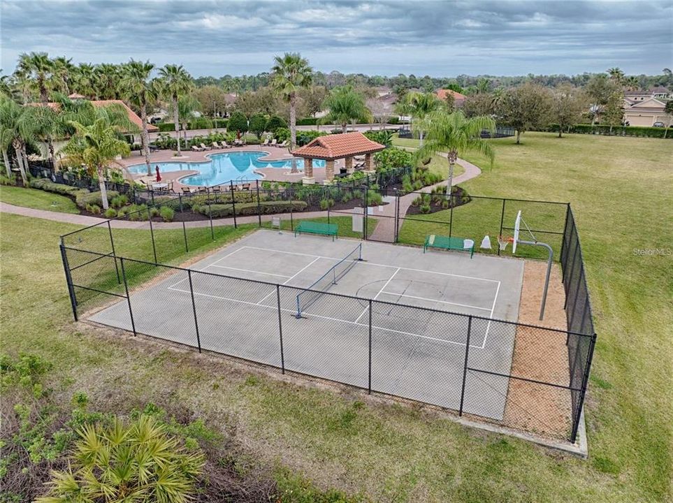 Под контрактом: $435,000 (3 спален, 2 ванн, 1586 Квадратных фут)