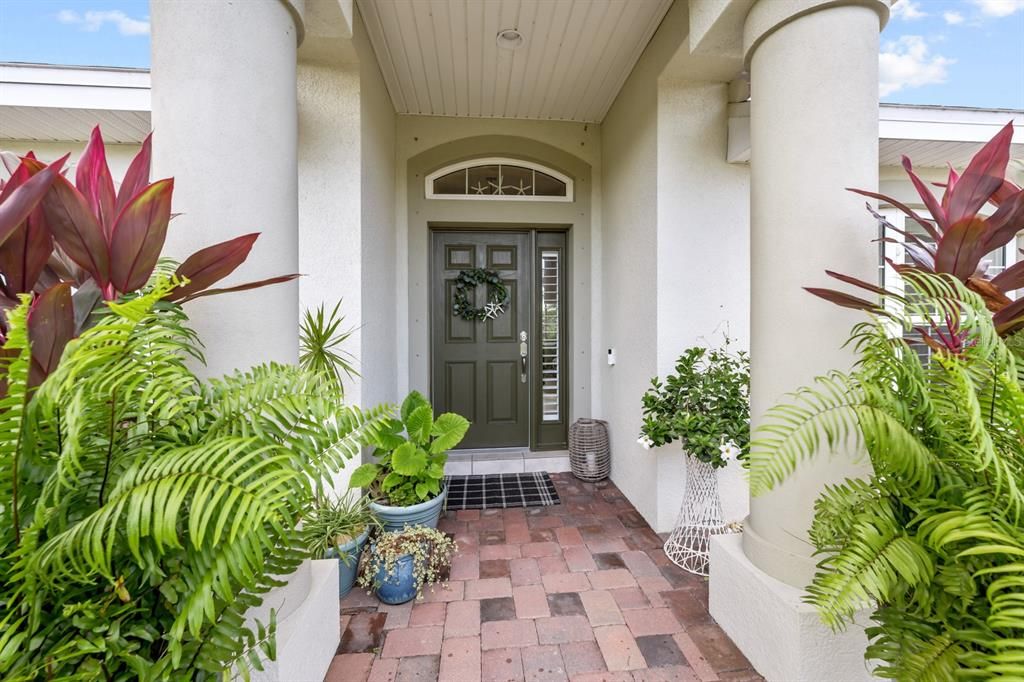 Под контрактом: $435,000 (3 спален, 2 ванн, 1586 Квадратных фут)