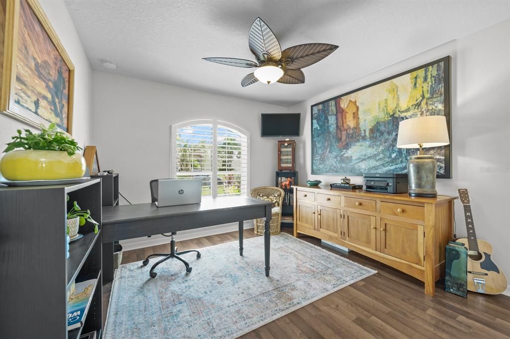 Под контрактом: $435,000 (3 спален, 2 ванн, 1586 Квадратных фут)