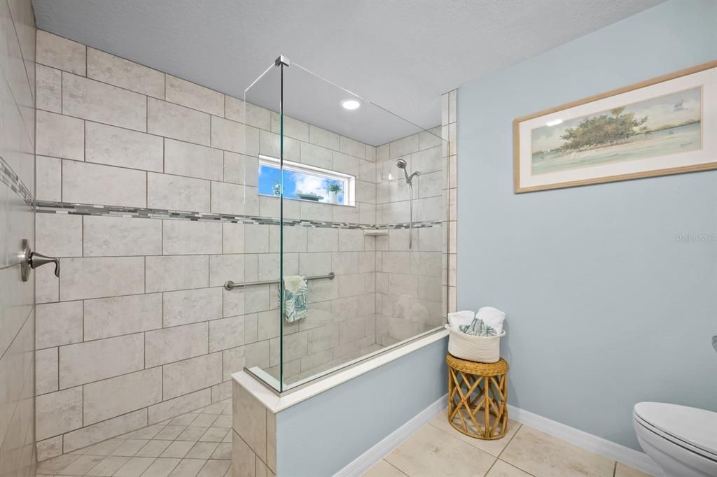 Под контрактом: $435,000 (3 спален, 2 ванн, 1586 Квадратных фут)