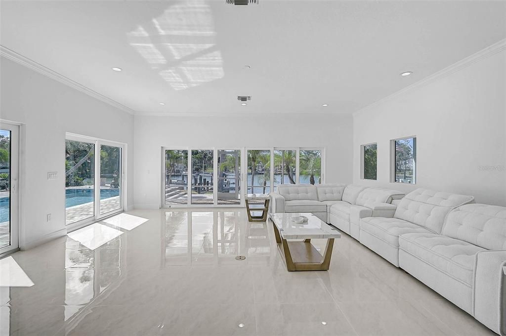 Activo con contrato: $2,795,000 (3 camas, 3 baños, 4399 Pies cuadrados)