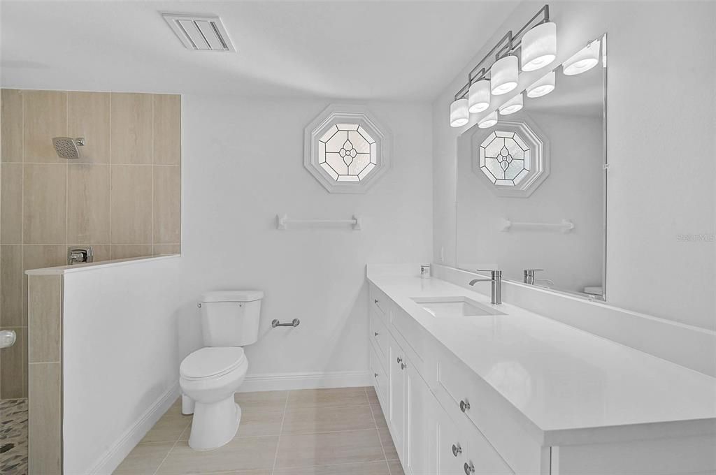 Activo con contrato: $2,795,000 (3 camas, 3 baños, 4399 Pies cuadrados)