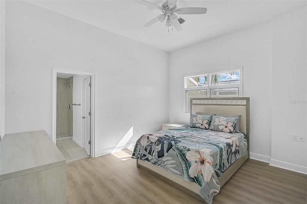 Activo con contrato: $2,795,000 (3 camas, 3 baños, 4399 Pies cuadrados)