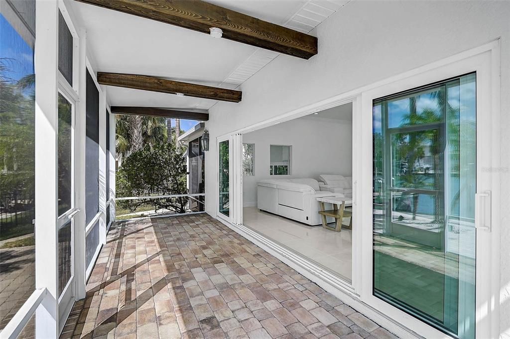 Activo con contrato: $2,795,000 (3 camas, 3 baños, 4399 Pies cuadrados)