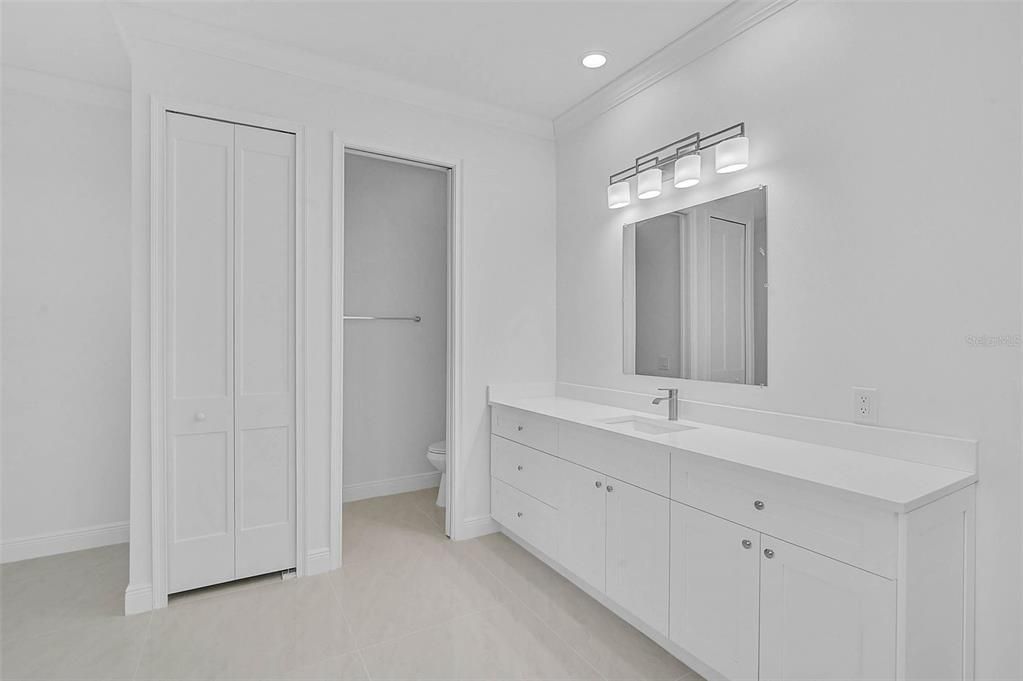 Activo con contrato: $2,795,000 (3 camas, 3 baños, 4399 Pies cuadrados)