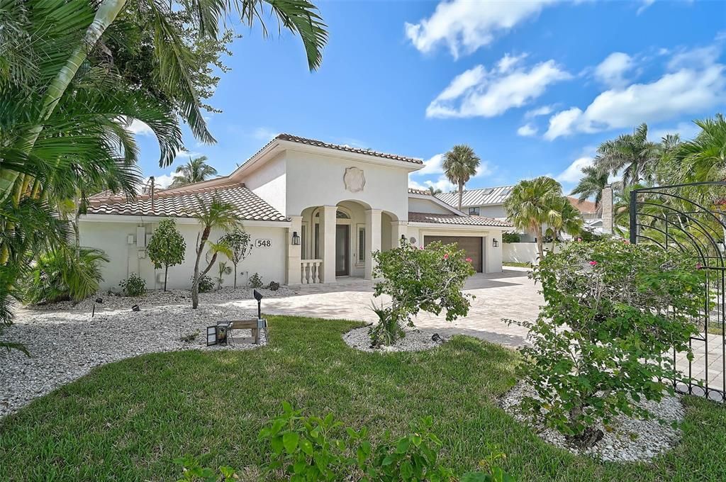 Activo con contrato: $2,795,000 (3 camas, 3 baños, 4399 Pies cuadrados)