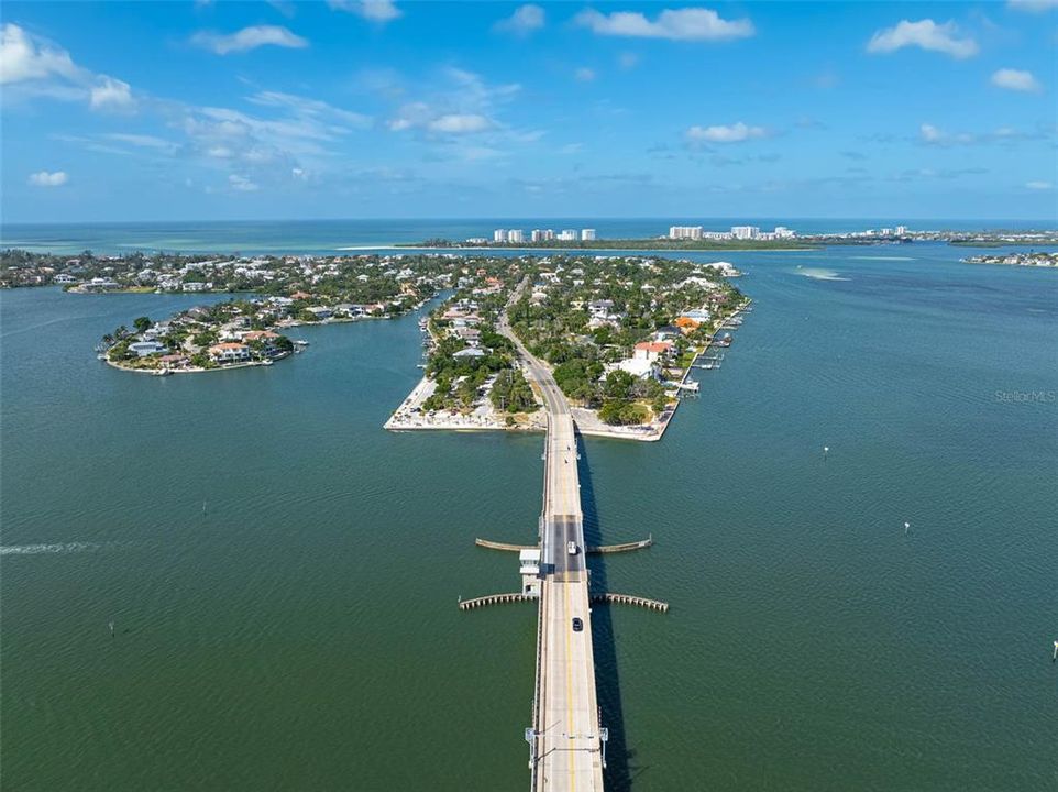 Activo con contrato: $2,795,000 (3 camas, 3 baños, 4399 Pies cuadrados)