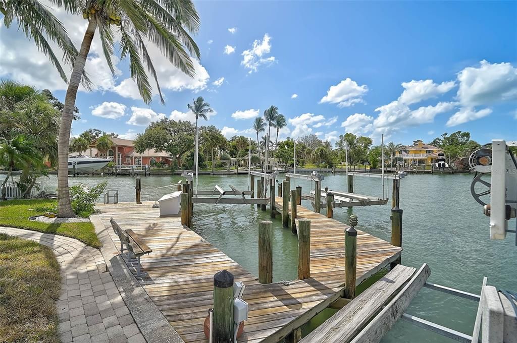 Activo con contrato: $2,795,000 (3 camas, 3 baños, 4399 Pies cuadrados)