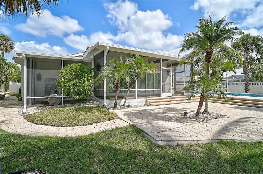 Activo con contrato: $2,795,000 (3 camas, 3 baños, 4399 Pies cuadrados)